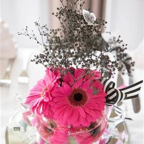 fwthumb6.Charlie -table Centre.jpg